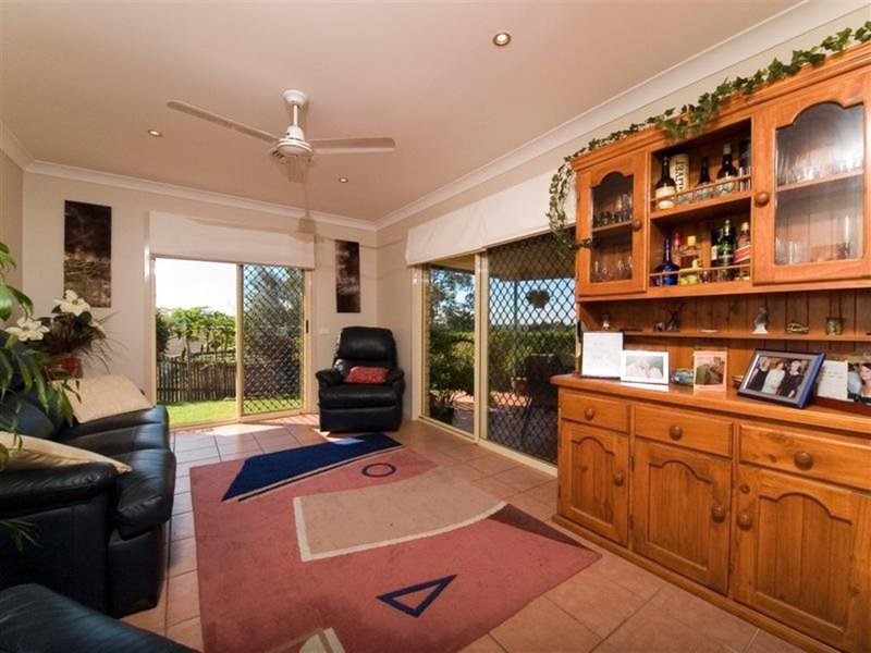 Photo - 8 Bettina Court, Eatons Hill QLD 4037 - Image 4