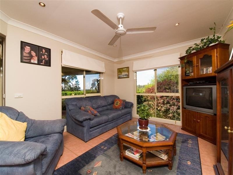 Photo - 8 Bettina Court, Eatons Hill QLD 4037 - Image 8