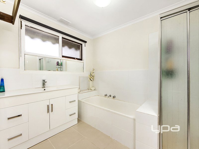 Photo - 8 Billingham Road, Deer Park VIC 3023 - Image 8