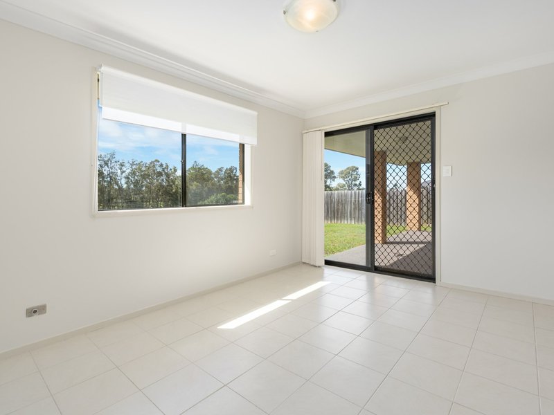 Photo - 8 Birkdale Blvd , Cessnock NSW 2325 - Image 5