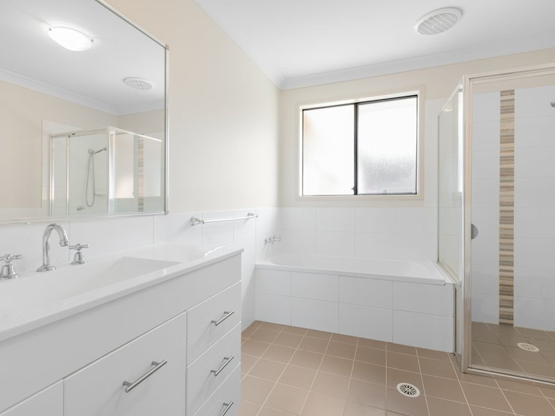 Photo - 8 Birkdale Blvd , Cessnock NSW 2325 - Image 6