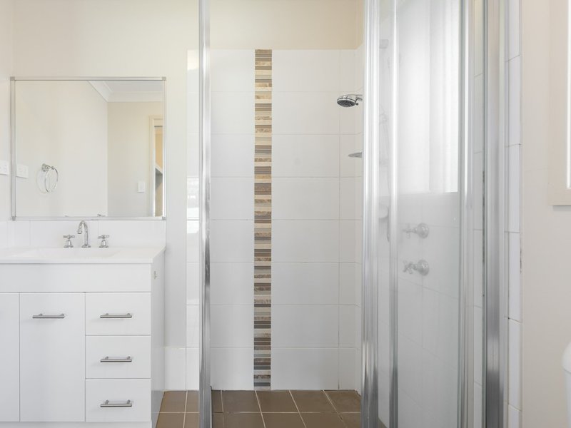 Photo - 8 Birkdale Blvd , Cessnock NSW 2325 - Image 7