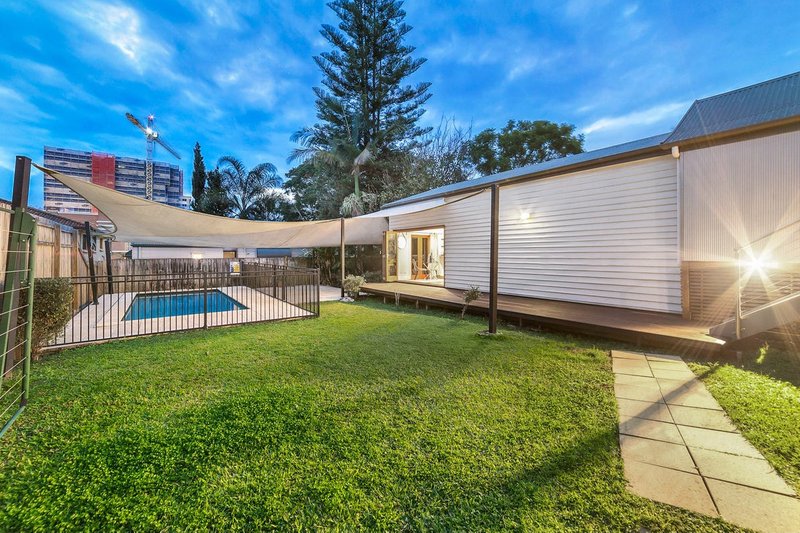 Photo - 8 Blackall Terrace, East Brisbane QLD 4169 - Image 15