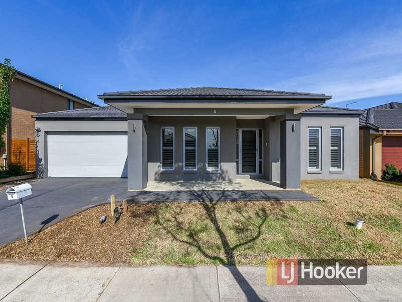 8 Blackforest Way, Clyde North VIC 3978