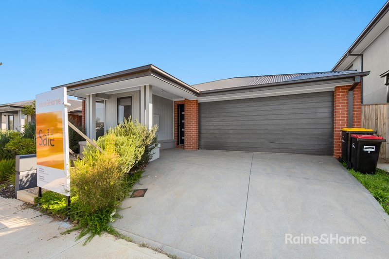 Photo - 8 Blackscroft Road, Thornhill Park VIC 3335 - Image 6