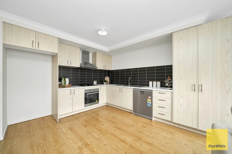 Photo - 8 Blackscroft Road, Thornhill Park VIC 3335 - Image 10