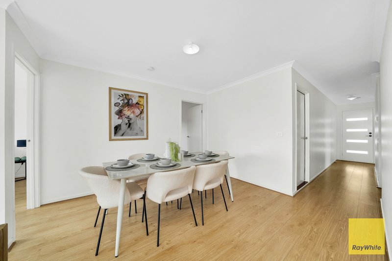 Photo - 8 Blackscroft Road, Thornhill Park VIC 3335 - Image 12