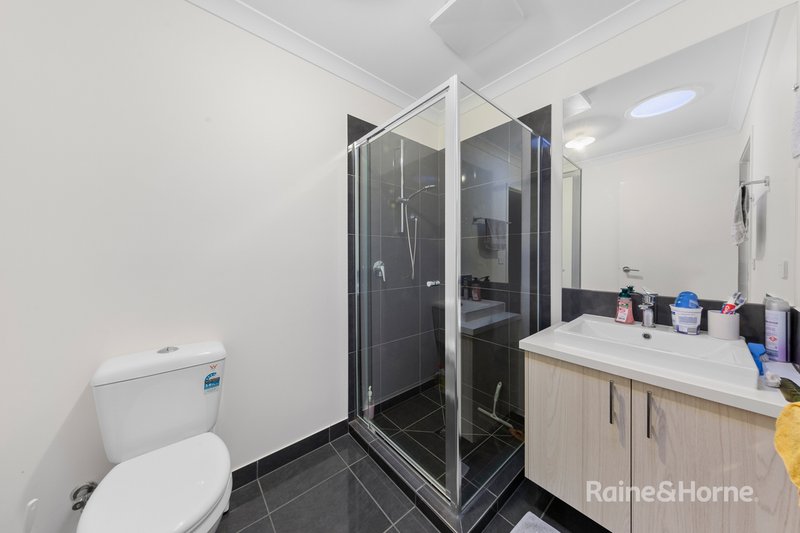 Photo - 8 Blackscroft Road, Thornhill Park VIC 3335 - Image 7