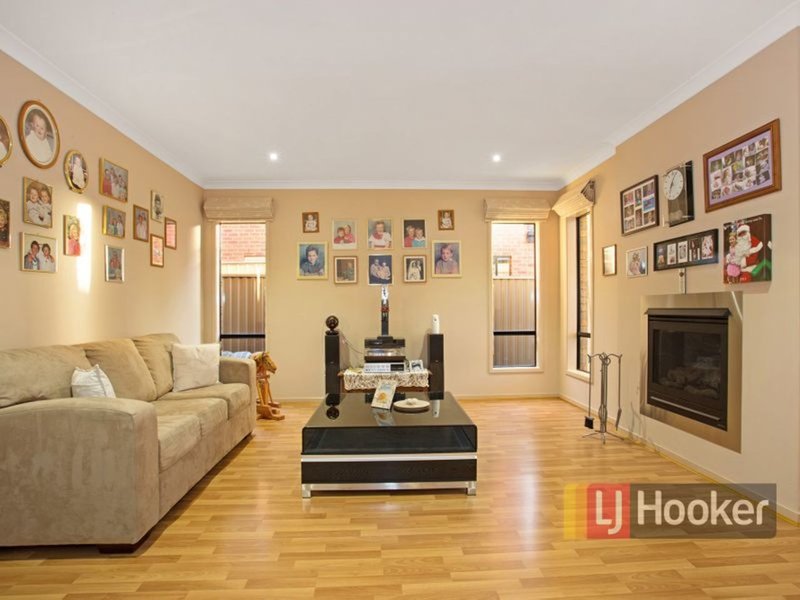 Photo - 8 Blackwood Drive, Pakenham VIC 3810 - Image 4