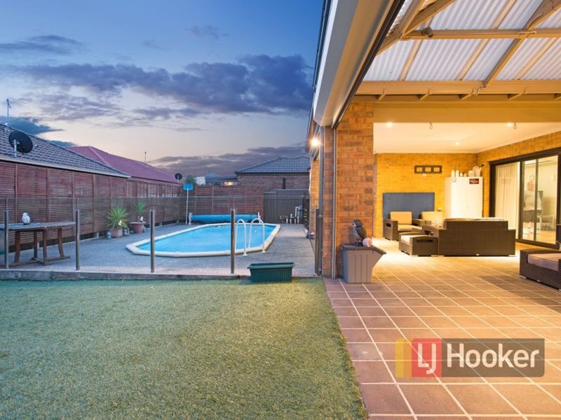 Photo - 8 Blackwood Drive, Pakenham VIC 3810 - Image 7