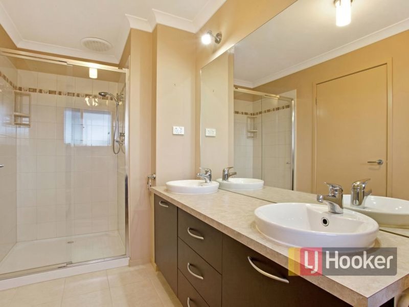 Photo - 8 Blackwood Drive, Pakenham VIC 3810 - Image 10