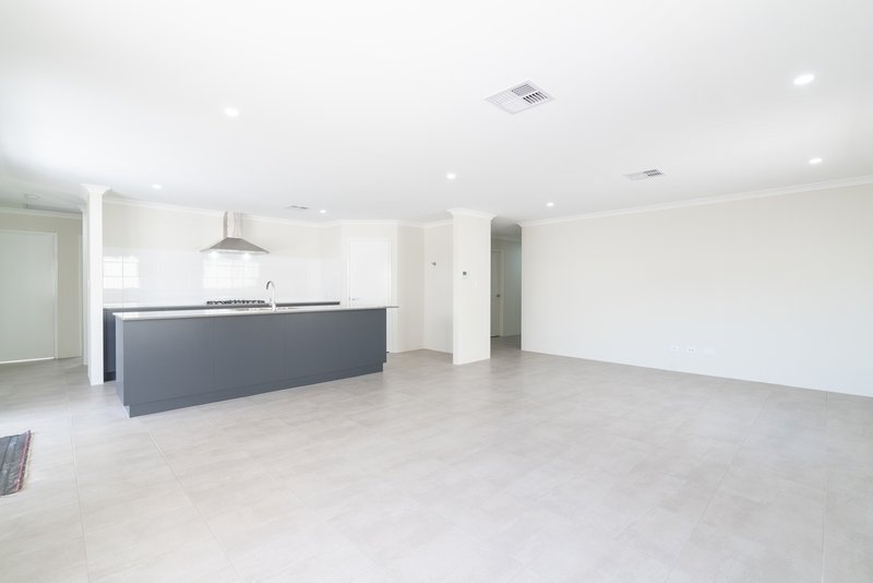 Photo - 8 Blissful Wy , Baldivis WA 6171 - Image 3