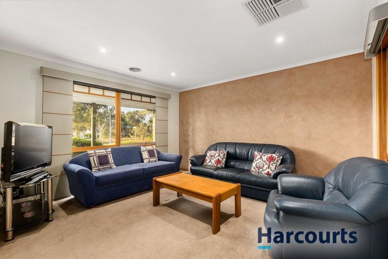 Photo - 8 Blossom Grove, Knoxfield VIC 3180 - Image 4