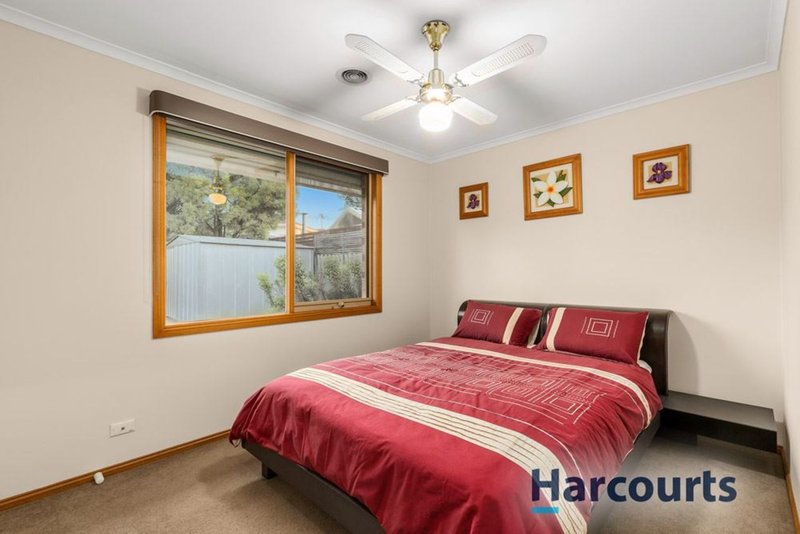 Photo - 8 Blossom Grove, Knoxfield VIC 3180 - Image 7