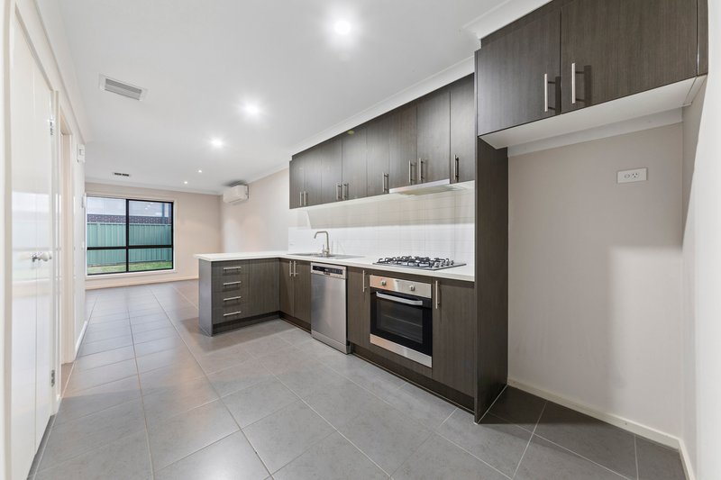 Photo - 8 Bluestone Street, Pakenham VIC 3810 - Image 3