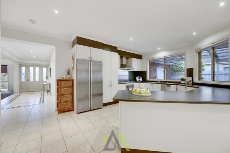 Photo - 8 Bottlebrush Court, Langwarrin VIC 3910 - Image 4