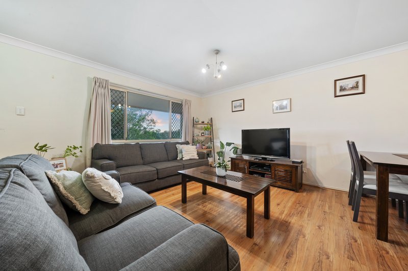 Photo - 8 Bou Court, Edens Landing QLD 4207 - Image 3