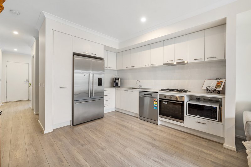 Photo - 8 Boysenberry Close, Clyde North VIC 3978 - Image 5