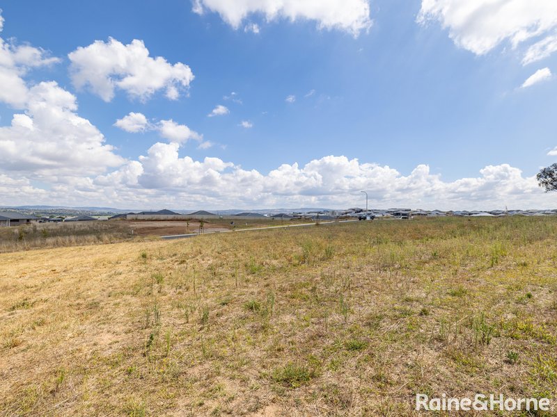 Photo - 8 Bradbury Drive, Kelso NSW 2795 - Image 4