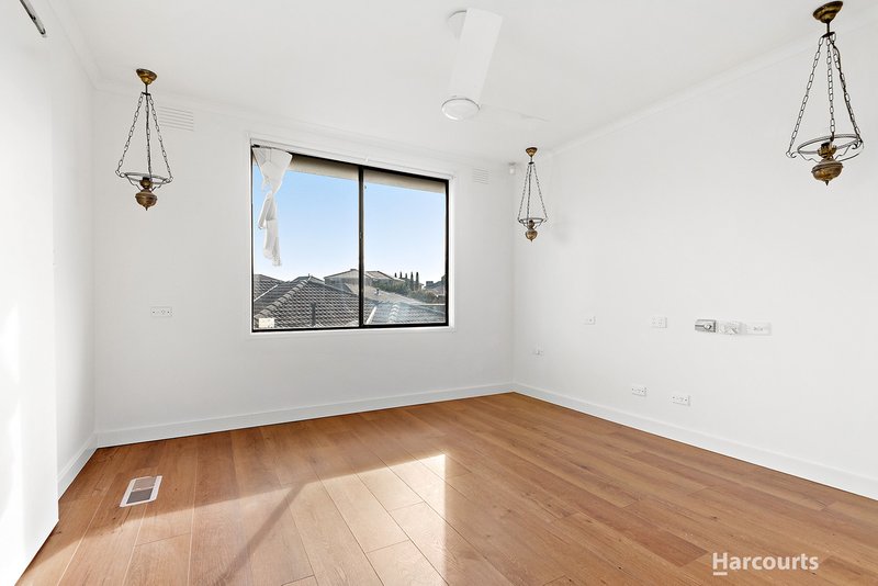 Photo - 8 Brahman Court, Dandenong North VIC 3175 - Image 6