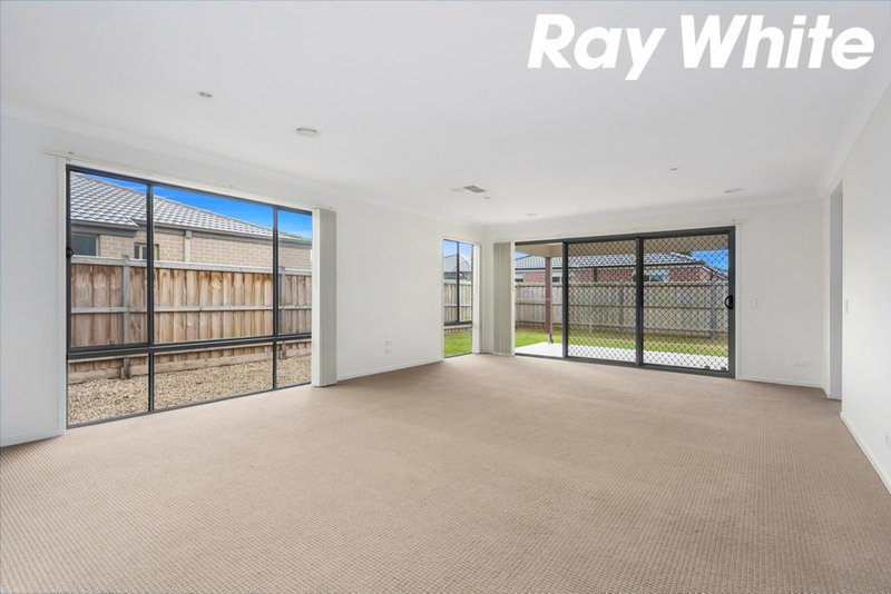 Photo - 8 Bremer Street, Clyde North VIC 3978 - Image 5