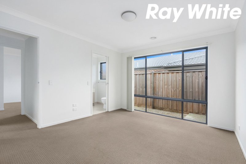 Photo - 8 Bremer Street, Clyde North VIC 3978 - Image 6