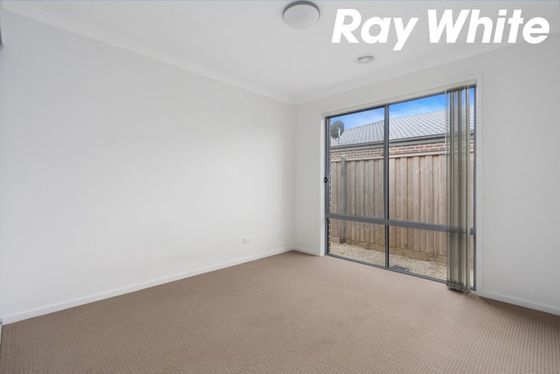 Photo - 8 Bremer Street, Clyde North VIC 3978 - Image 10