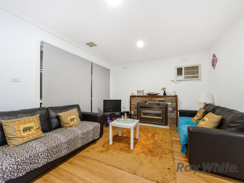 Photo - 8 Breydon Court, St Albans VIC 3021 - Image 2