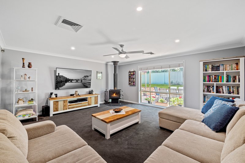 Photo - 8 Briarwood Avenue, Glenmore Park NSW 2745 - Image 10