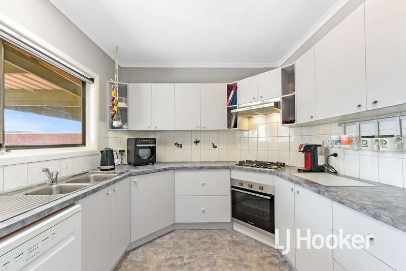 Photo - 8 Bride Avenue, Hampton Park VIC 3976 - Image 9