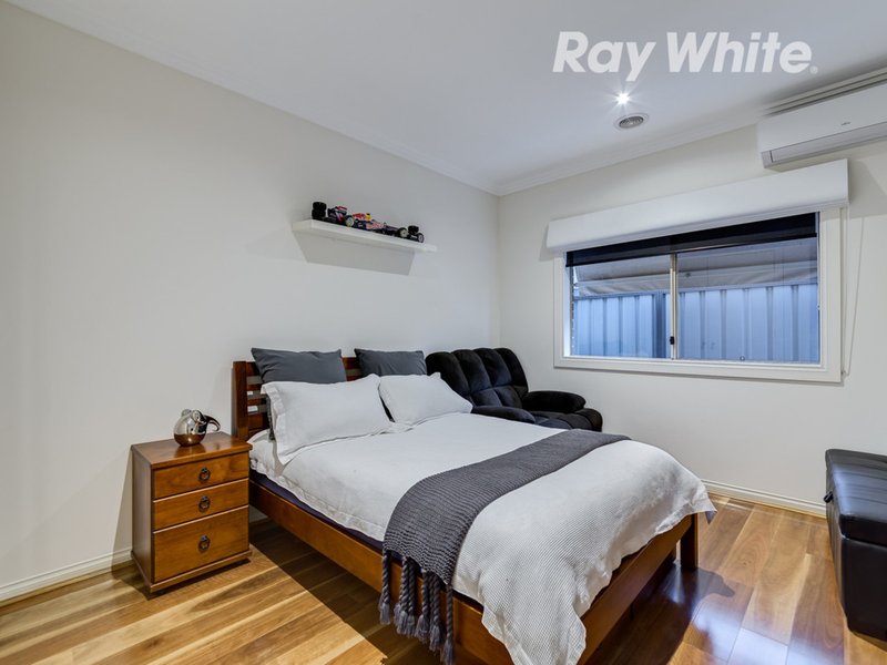 Photo - 8 Bridgehaven Drive, Craigieburn VIC 3064 - Image 9