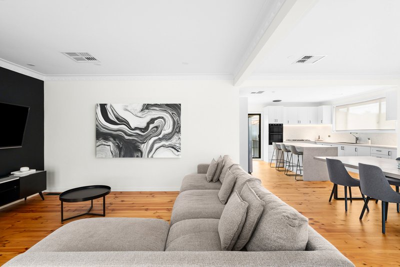 Photo - 8 Brigette Court, Lalor VIC 3075 - Image 5