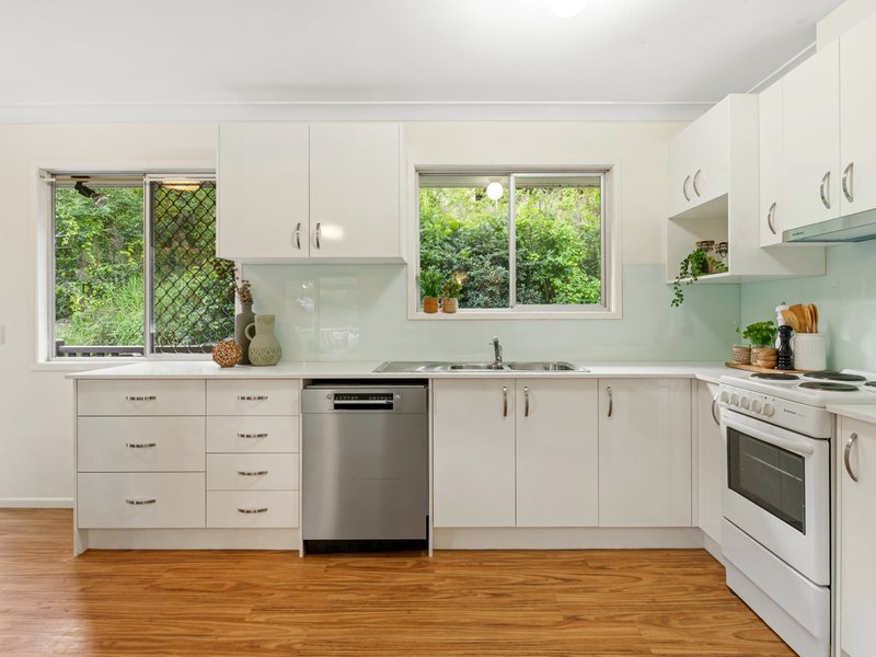 Photo - 8 Brinkworth Place, Indooroopilly QLD 4068 - Image 4