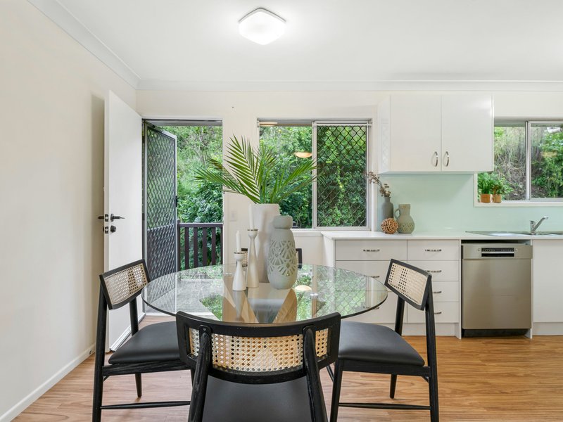 Photo - 8 Brinkworth Place, Indooroopilly QLD 4068 - Image 5