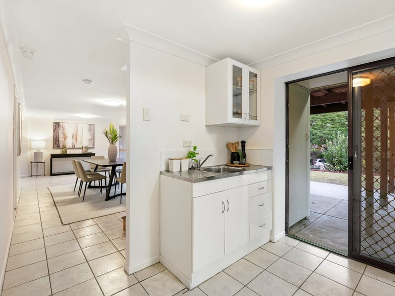 Photo - 8 Brinkworth Place, Indooroopilly QLD 4068 - Image 23