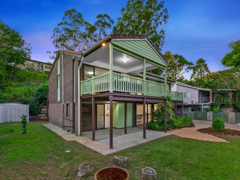 Photo - 8 Brinkworth Place, Indooroopilly QLD 4068 - Image 24