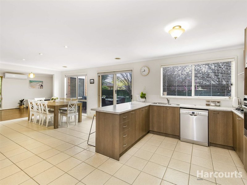 Photo - 8 Britannia Close, Narre Warren South VIC 3805 - Image 3