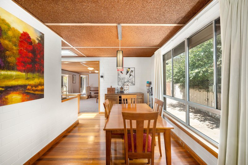 Photo - 8 Broadbent Street, Scullin ACT 2614 - Image 5