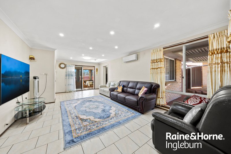 Photo - 8 Buick Place, Ingleburn NSW 2565 - Image 2