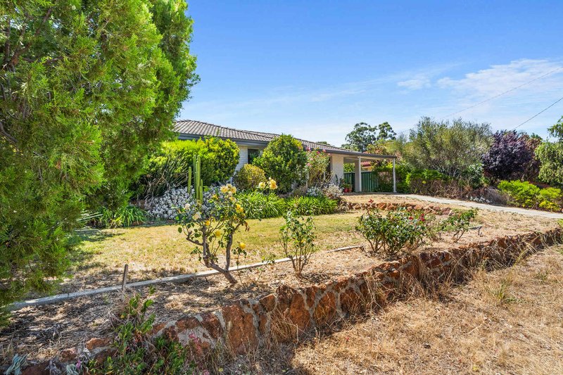 Photo - 8 Bulla Street, Lesmurdie WA 6076 - Image 24