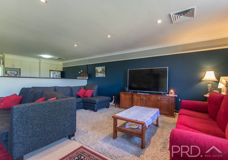 Photo - 8 Bundara Crescent, Tumut NSW 2720 - Image 6