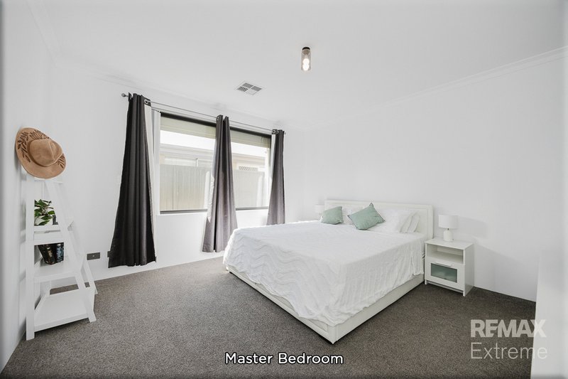 Photo - 8 Bundjalung Rise, Yanchep WA 6035 - Image 4