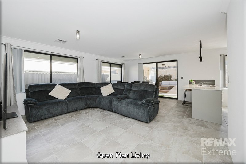 Photo - 8 Bundjalung Rise, Yanchep WA 6035 - Image 8