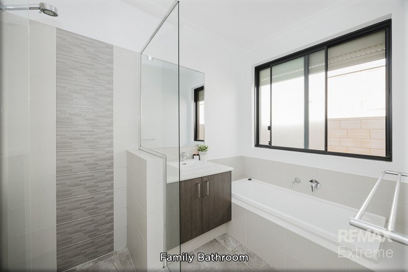 Photo - 8 Bundjalung Rise, Yanchep WA 6035 - Image 15