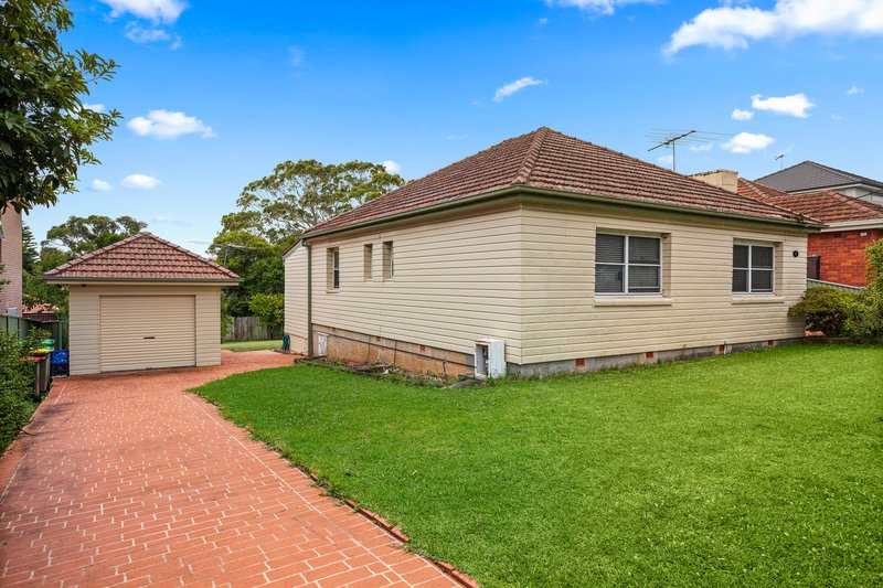 Photo - 8 Bungalow Road, Peakhurst NSW 2210 - Image 2