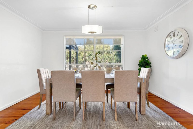 Photo - 8 Bunker Crescent, Glen Waverley VIC 3150 - Image 3