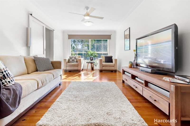 Photo - 8 Bunker Crescent, Glen Waverley VIC 3150 - Image 6