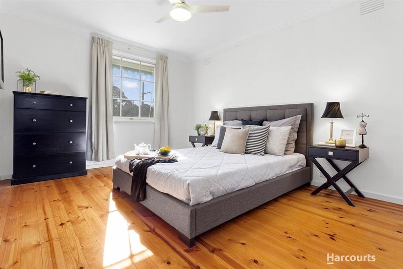 Photo - 8 Bunker Crescent, Glen Waverley VIC 3150 - Image 7