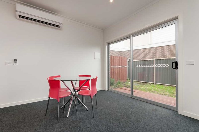 Photo - 8 Burrora Way, Craigieburn VIC 3064 - Image 4