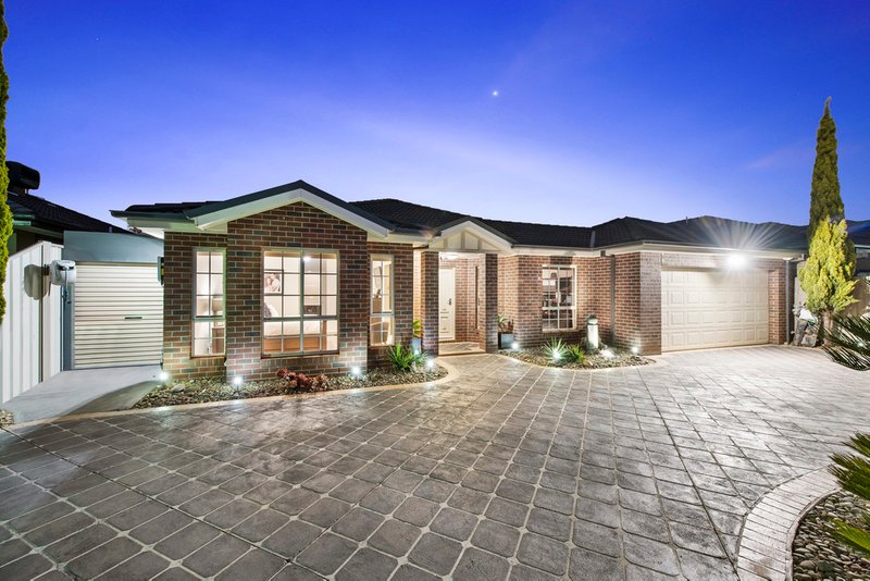 8 Byron Place, Taylors Hill VIC 3037